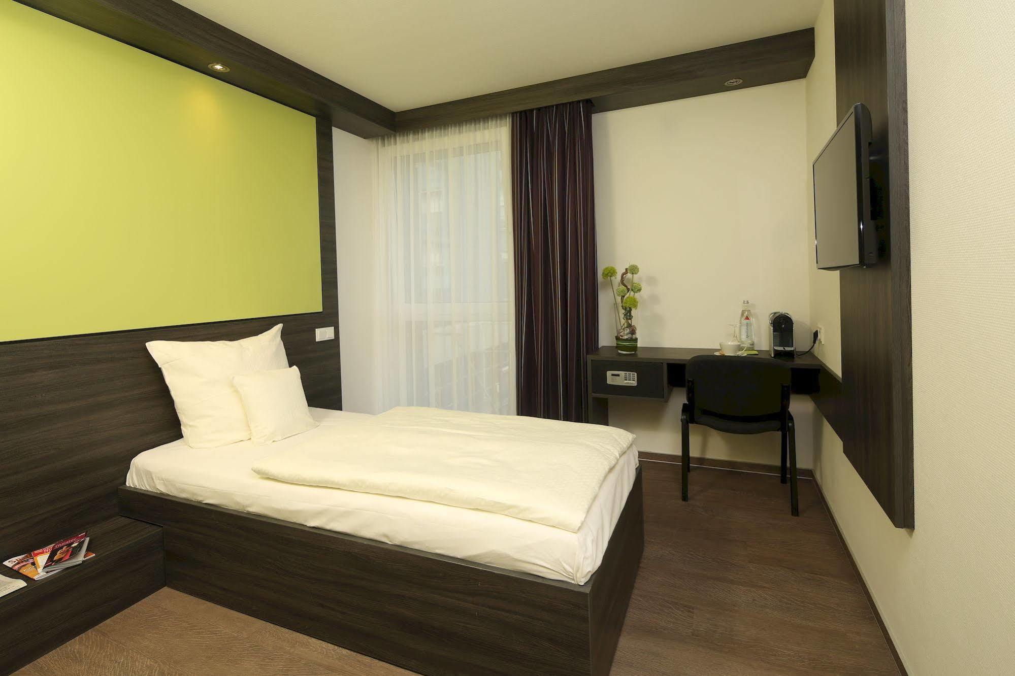 Economy-Hotel Ulm Exteriér fotografie
