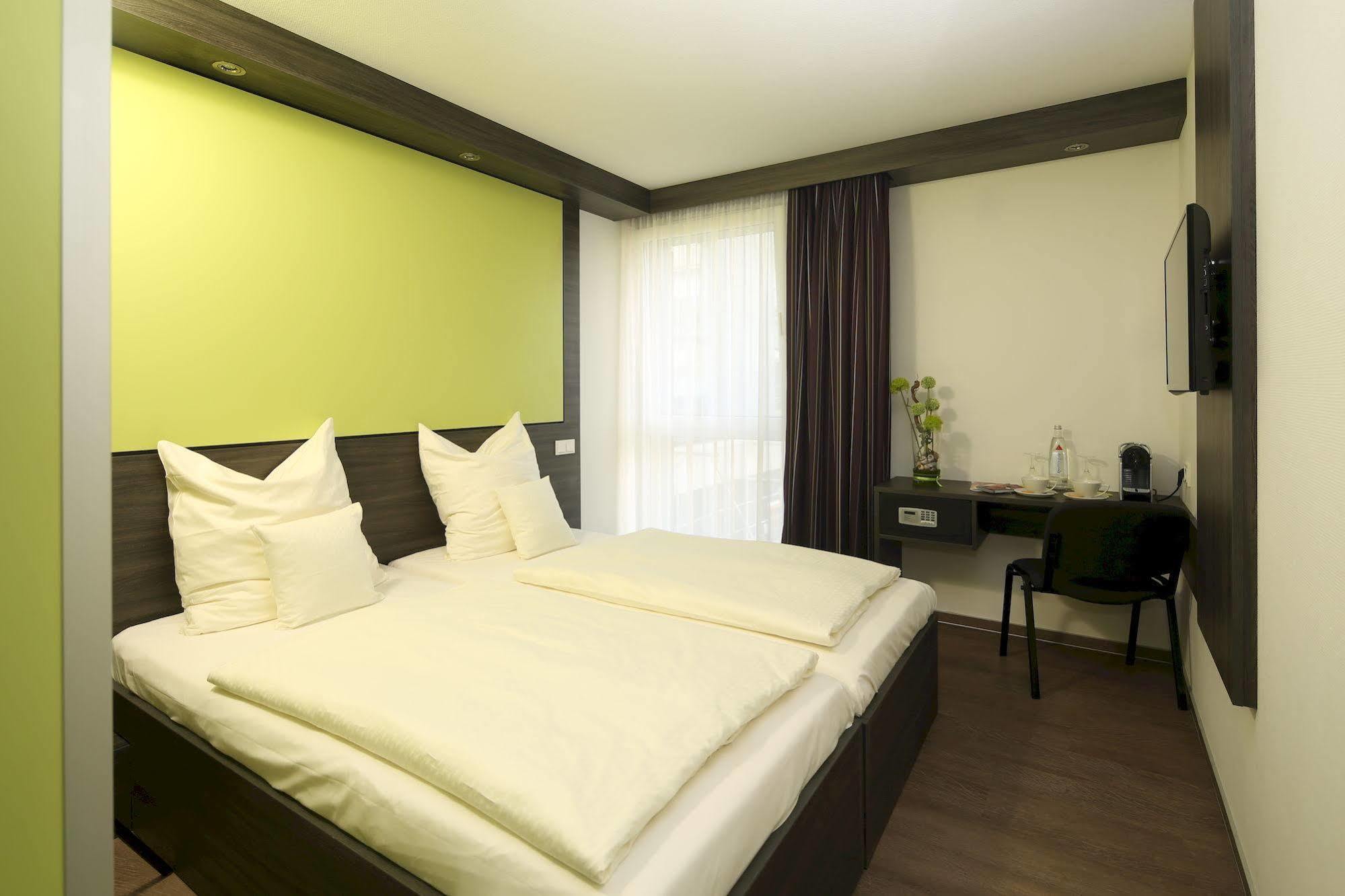 Economy-Hotel Ulm Exteriér fotografie